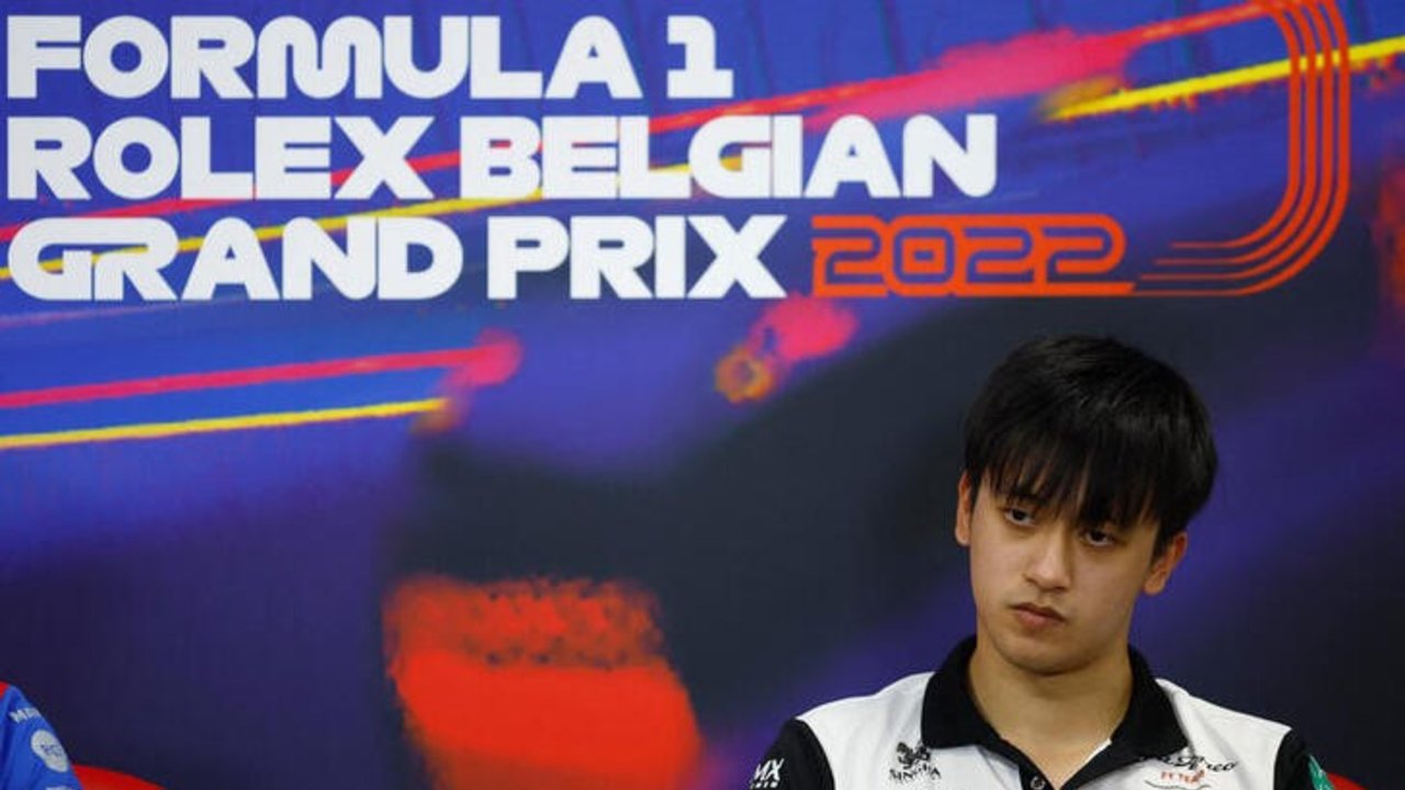 El piloto chino de F1 Zhou seguirá corriendo con Alfa Romeo en 2023