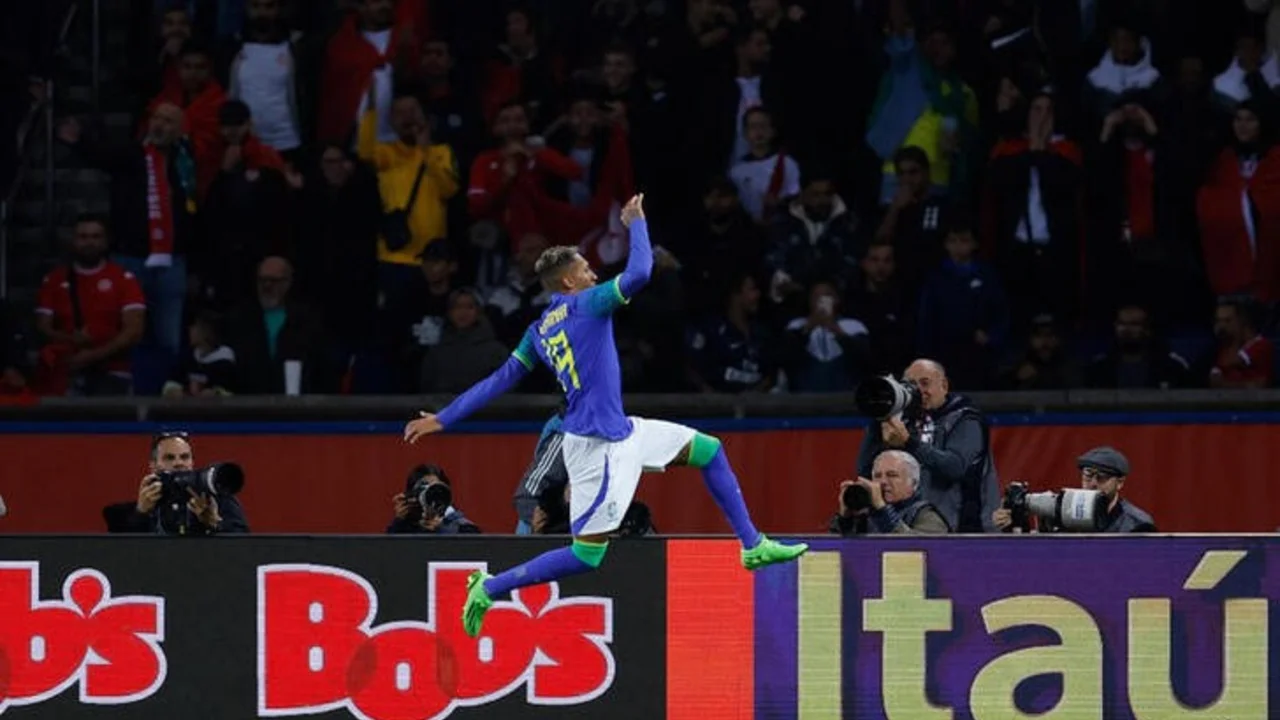 Brasil golea 5-1 a Túnez en amistoso en París con doblete de Raphinha