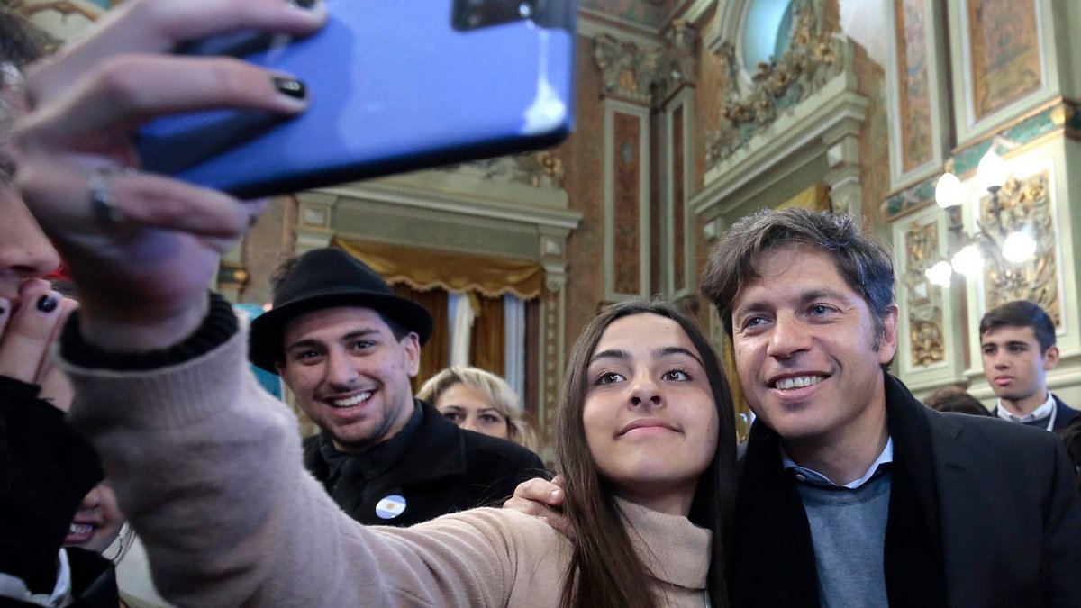 El gesto de Kicillof con los estudiantes, mientras en CABA hay escuelas ...