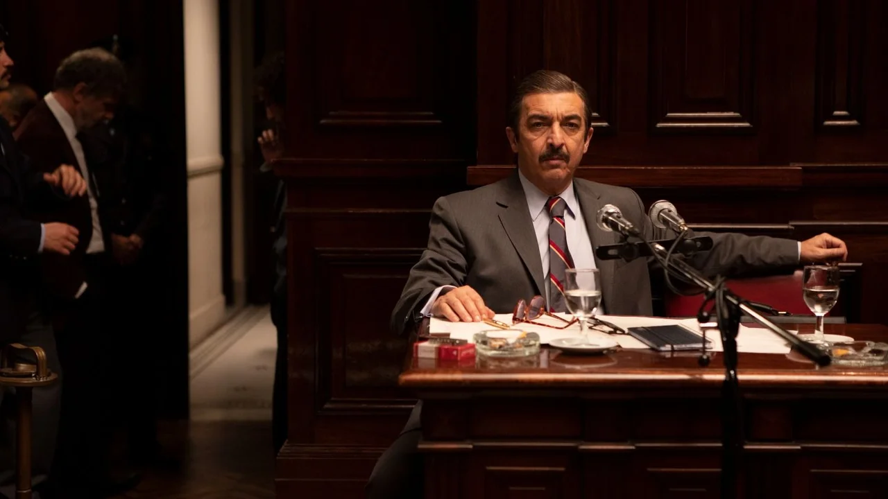 Sin Alberto Fernández, el Gobierno organizó su avant-premiere de "Argentina, 1985"