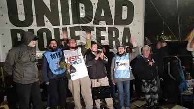 Segunda noche de acampe frente al Ministerio de Desarrollo Social Segunda noche de acampe frente al Ministerio de Desarrollo Social