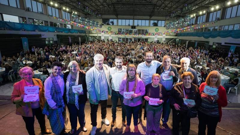 Día del jubilado: Martín Rodríguez y Damián Selci encabezaron festejo con 3 mil adultos mayores