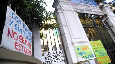 Continúan las protestas y tomas en 26 colegios de la Ciudad Continúan las protestas y tomas en 26 colegios de la Ciudad