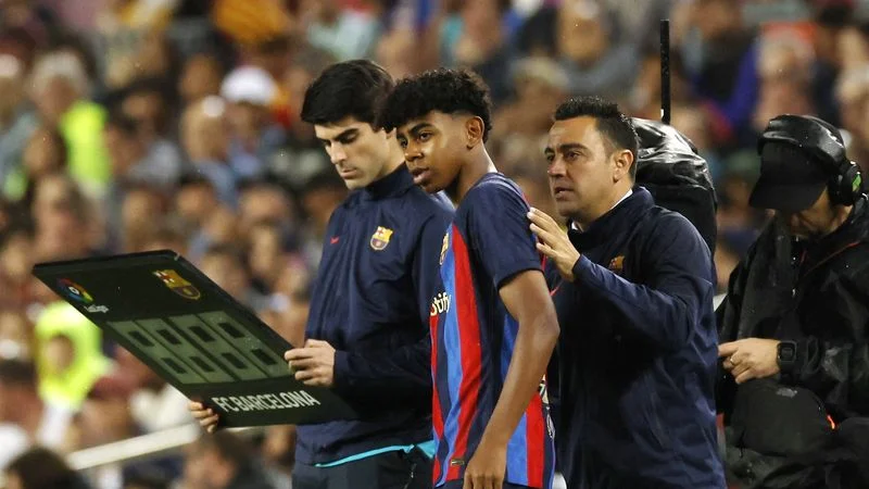 El barcelonista Yamal, de 16 años, recibe su primera convocatoria con la selección española absoluta