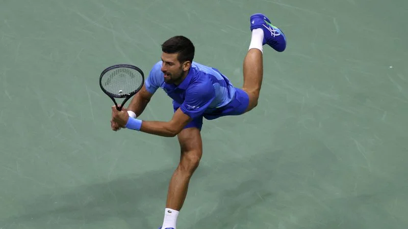 Djokovic remonta dos sets en contra y alcanza los dieciseisavos del Abierto de EUU