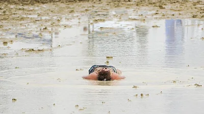 Festival Burning Man de Nevada deja un muerto y miles de personas atrapadas en el barro y la lluvia Festival Burning Man de Nevada deja un muerto y miles de personas atrapadas en el barro y la lluvia