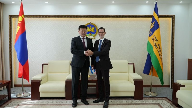 Francisco recibió en Mongolia al embajador argentino en China, Sabino Vaca Narvaja
