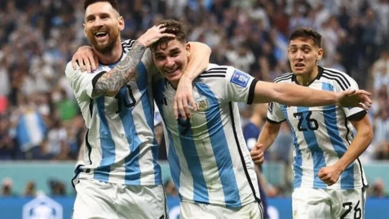 Lionel Messi. Julián Álvarez. Nahuel Molina. Selección Argentina