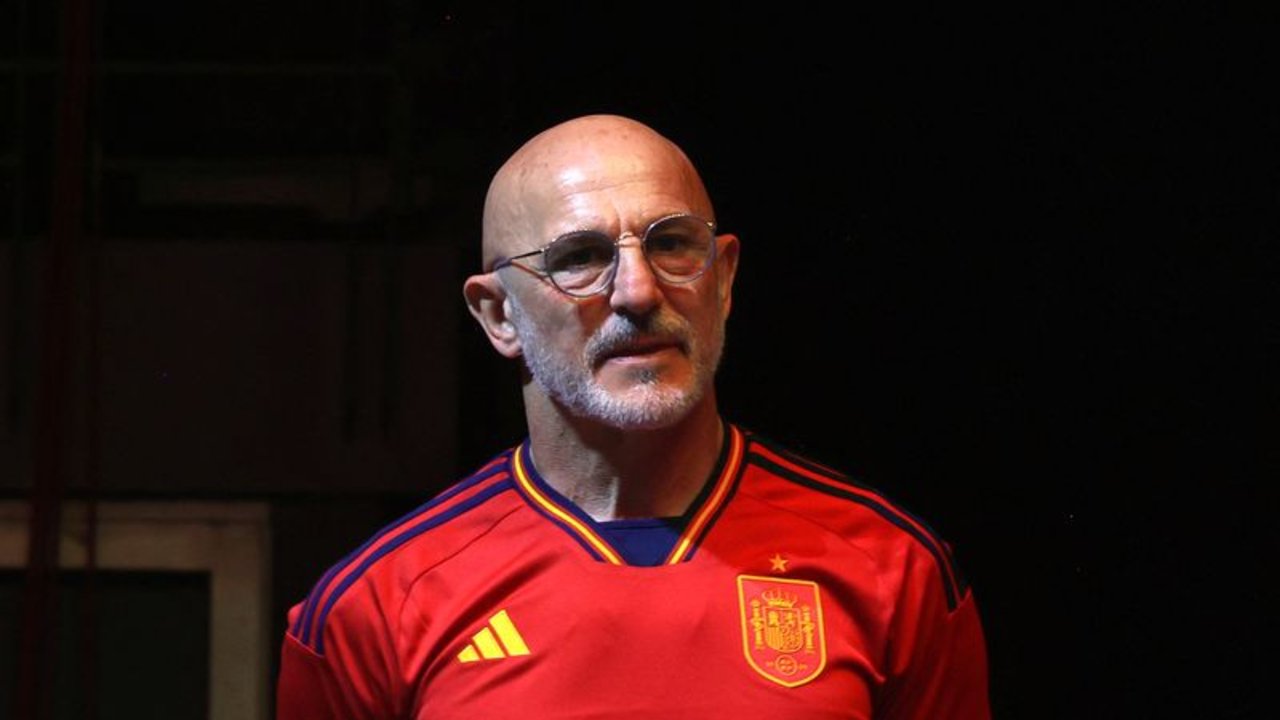 El seleccionador español masculino esquiva las preguntas sobre el escándalo del equipo femenino