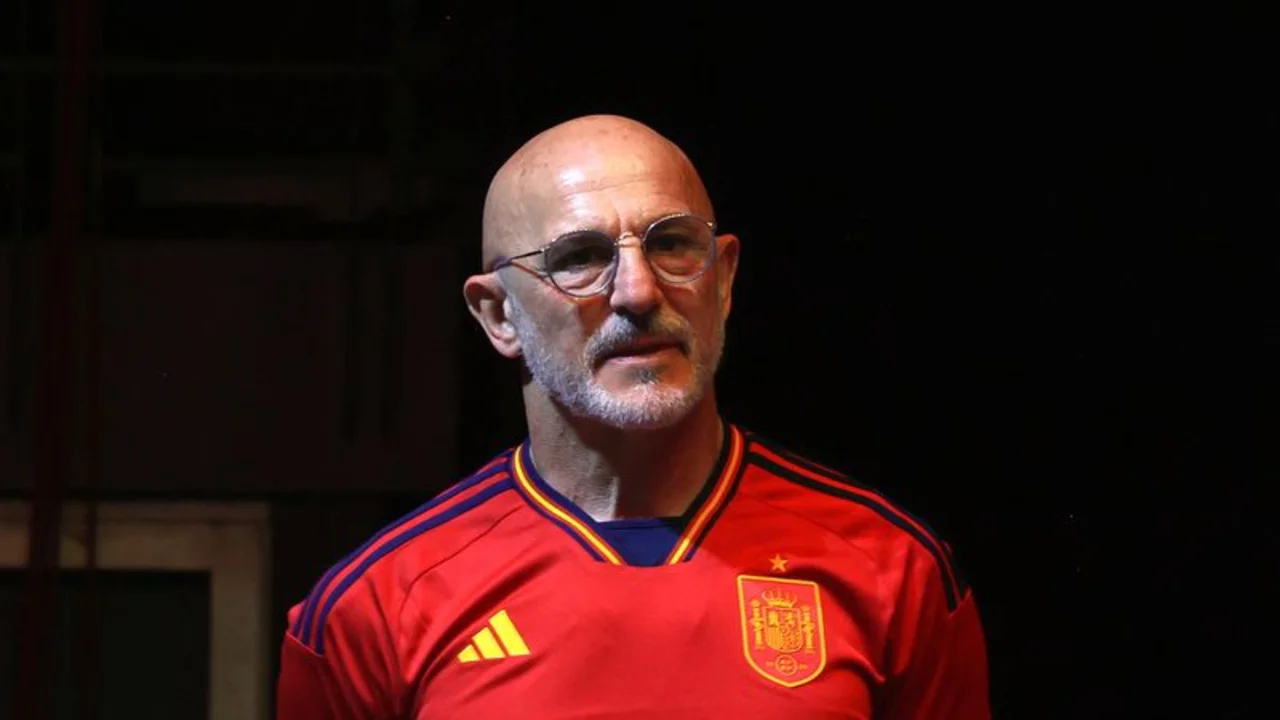 El seleccionador español masculino esquiva las preguntas sobre el escándalo del equipo femenino