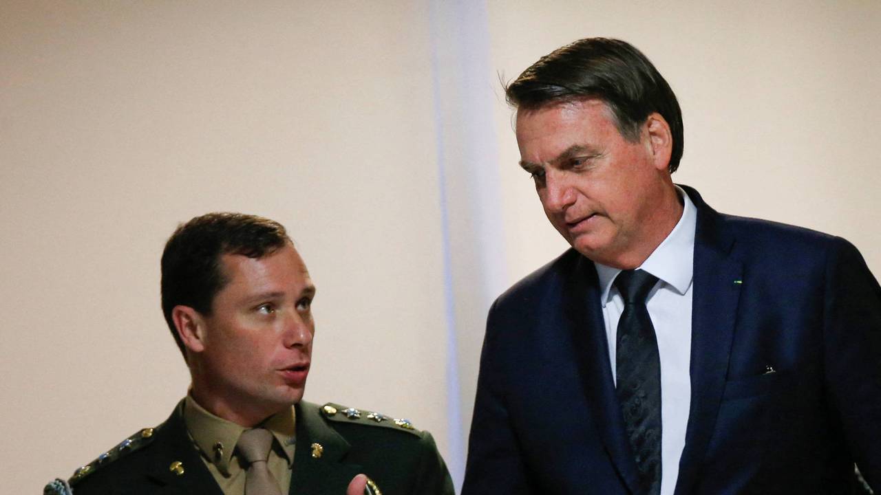 Bolsonaro, cada vez más complicado en Brasil: fue acusado de falsificar certificados de la vacuna contra Covid-19