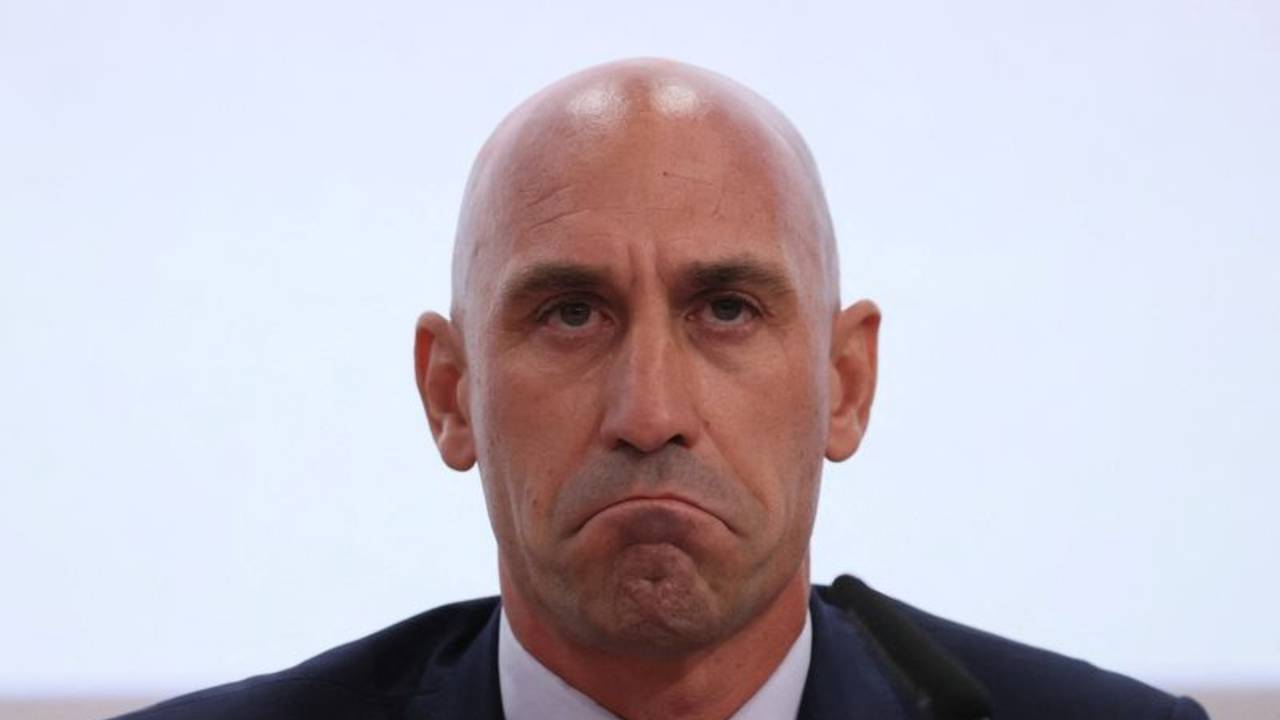 Luis Rubiales anuncia su dimisión a la presidencia del fútbol español