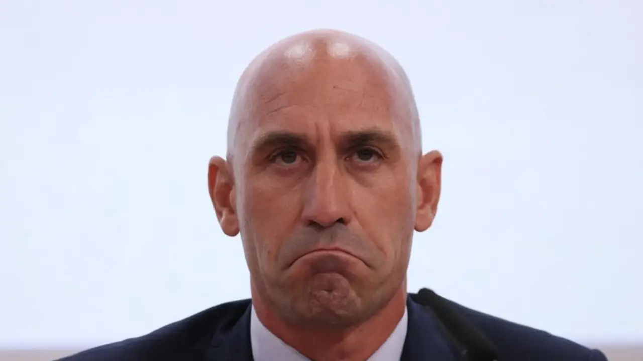 Luis Rubiales anuncia su dimisión a la presidencia del fútbol español
