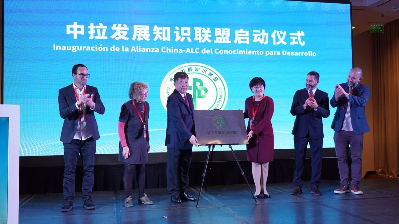 Sun Ming (ACCWS), Pablo Vommaro (CLACSO), Diana Tussie (FLACSO), Ignacio Villagran (ALAECH), Nicolás Schonfeld (REDTAL) 