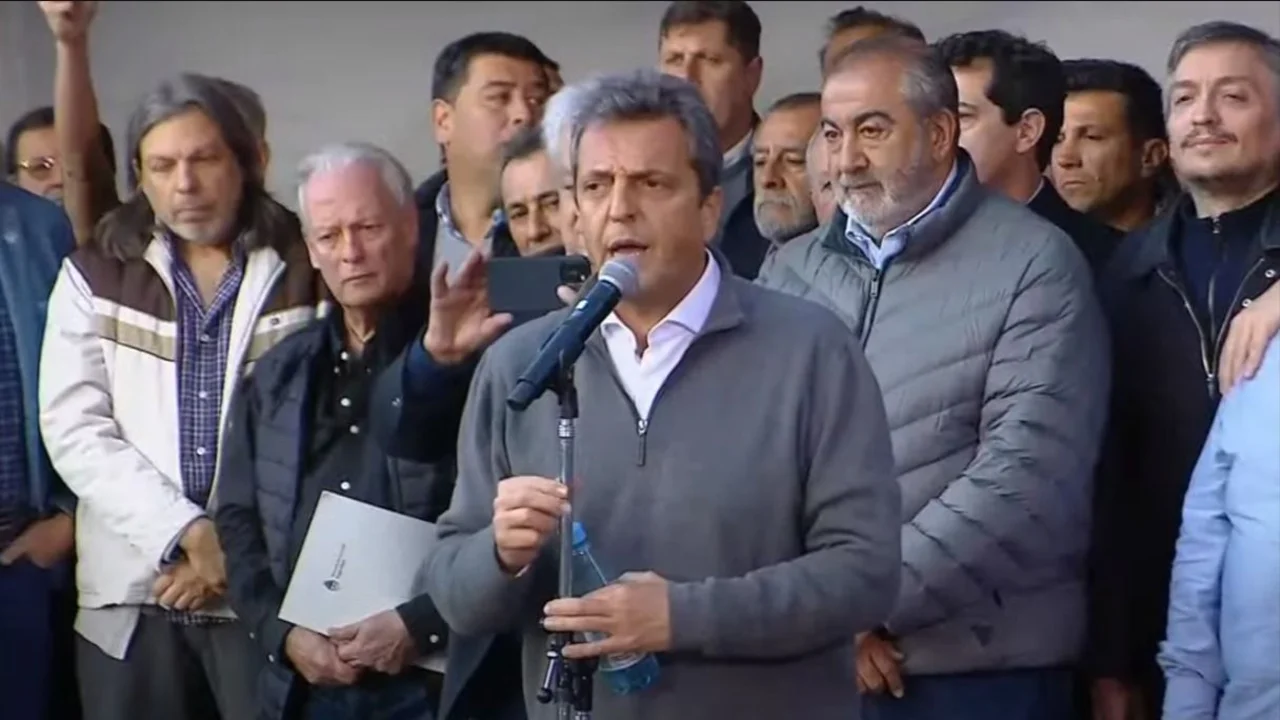 Massa anunció cambios en Ganancias, rodeado de sindicalistas y trabajadores 