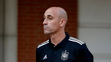 El expresidente de la Federación Española de Futbol declarará ante el juez por el beso a Hermoso