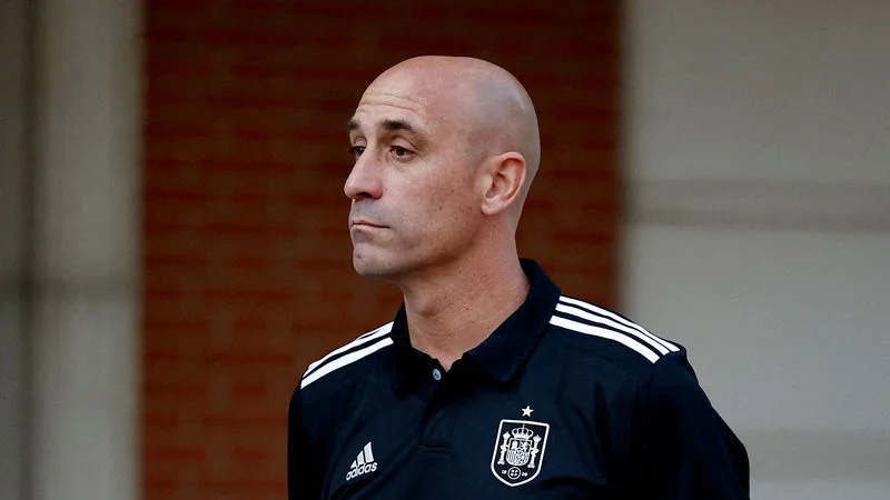 El expresidente de la Federación Española de Futbol declarará ante el juez por el beso a Hermoso