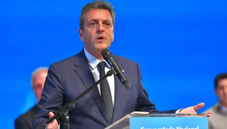 Massa, sobre la privatización de la educación que quiere Milei: "Están para el psiquiatra"