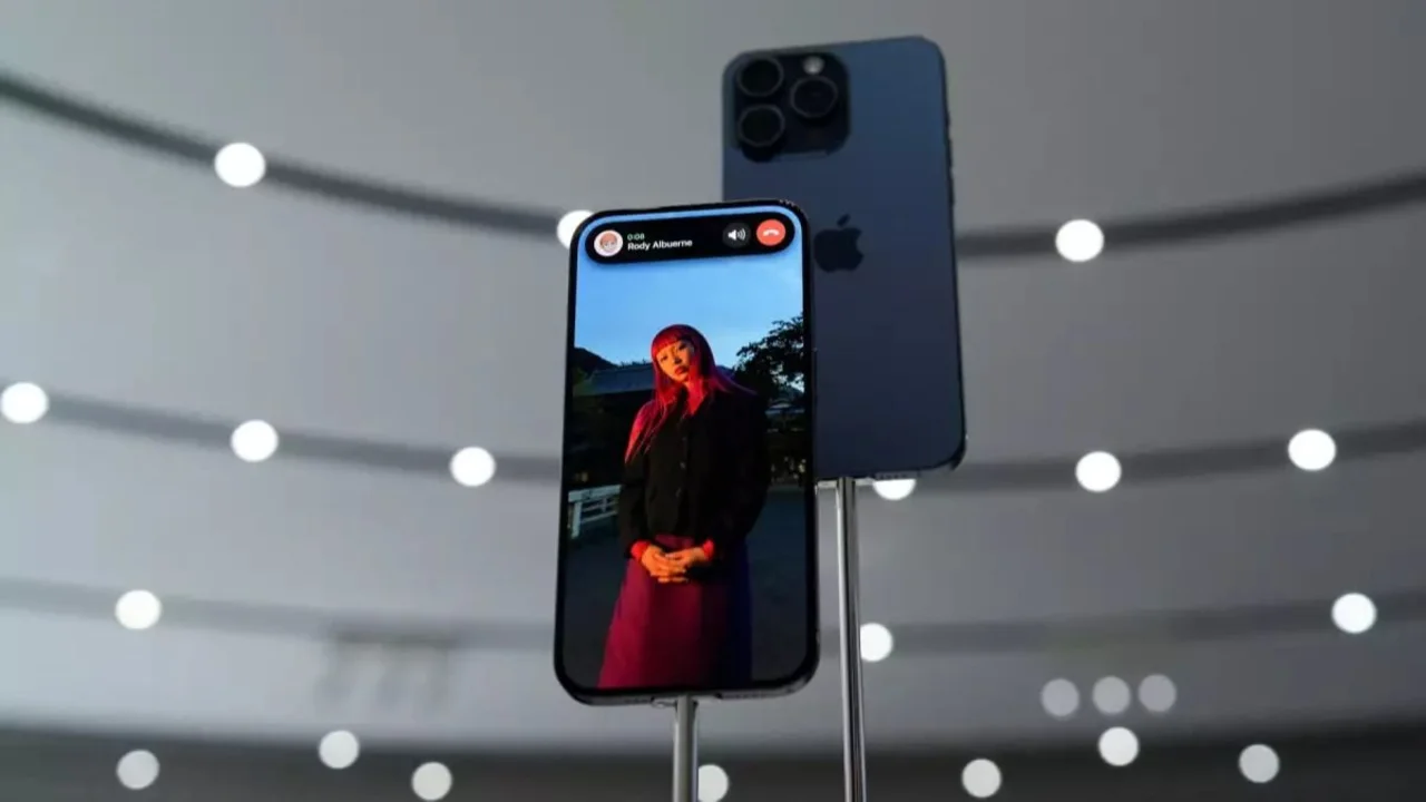 iPhone 15.