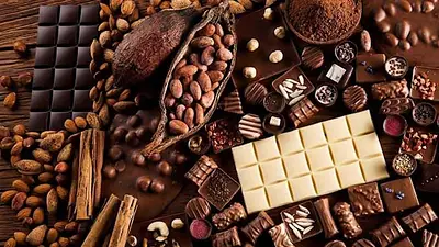 Chocolate en todas sus formas, desde tabletas hasta los granos Chocolate en todas sus formas, desde tabletas hasta los granos