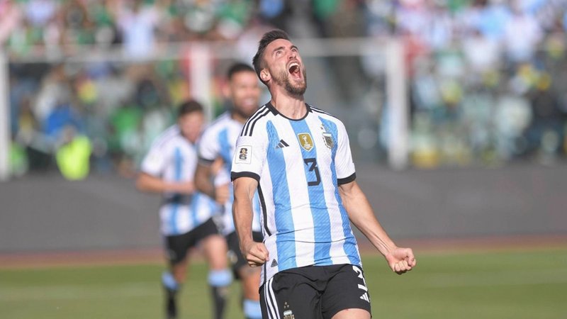 Argentina goleó a Bolivia en La Paz y es líder de las eliminatorias