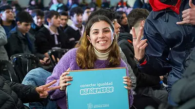 Fernando Espinoza y Axel Kicillof entregaron mil notebooks a estudiantes de La Matanza Fernando Espinoza y Axel Kicillof entregaron mil notebooks a estudiantes de La Matanza