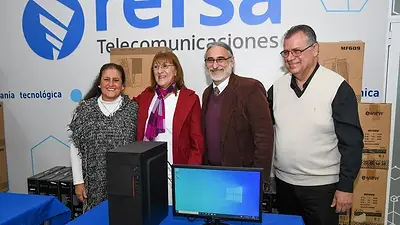 El gobierno de Formosa entregó 30 computadoras a escuelas del Barrio 111 El gobierno de Formosa entregó 30 computadoras a escuelas del Barrio 111