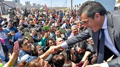 Massa en La Rioja de cara a las elecciones 2023: "No somos un país de mierda, somos trabajo y producción" Massa en La Rioja de cara a las elecciones 2023: "No somos un país de mierda, somos trabajo y producción"