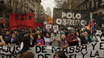Piqueteros y la izquierda marcharon a Plaza de Mayo "contra el ajuste y la derecha" Piqueteros y la izquierda marcharon a Plaza de Mayo "contra el ajuste y la derecha"