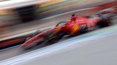 Ferrari lidera los entrenamientos para el GP de Singapur de F1 con lagartos en la pista
