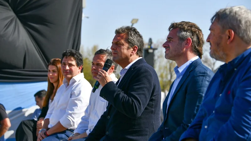 Massa reivindicó la cuestión Malvinas y la figura del Papa Francisco tras los dichos de Milei