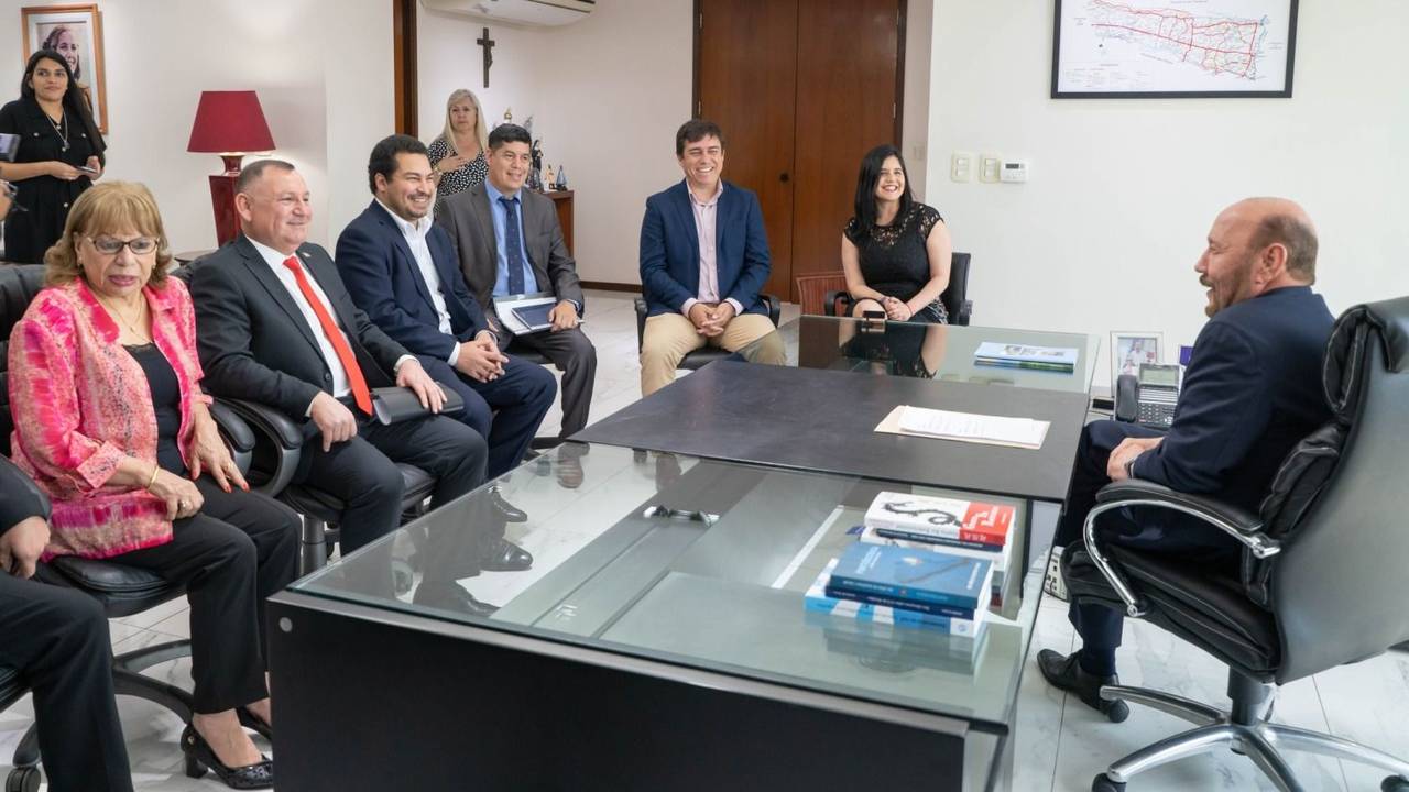 El Gobernador Gildo Insfrán se reunió con autoridades de Paraguay