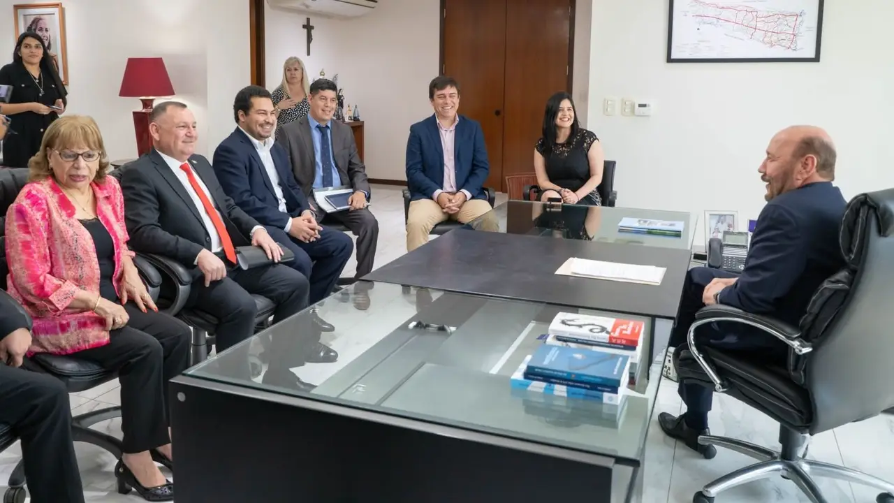 El Gobernador Gildo Insfrán se reunió con autoridades de Paraguay