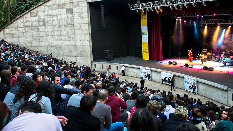 Miles de jóvenes disfrutando de los eventos gratuitos