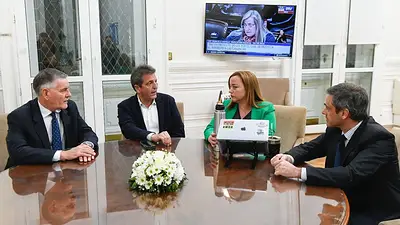 Sergio Massa se reúne con su equipo económico y ultima detalles del proyecto que devuelve el IVA Sergio Massa se reúne con su equipo económico y ultima detalles del proyecto que devuelve el IVA