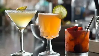 Los mejores 5 aperitivos y cocktails para hacer en casa. Los mejores 5 aperitivos y cocktails para hacer en casa.