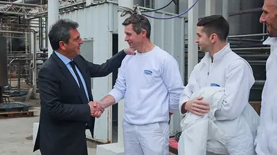 Sergio Massa suspendió las retenciones al sector lácteo por 90 días a cambio de congelar precios Sergio Massa suspendió las retenciones al sector lácteo por 90 días a cambio de congelar precios