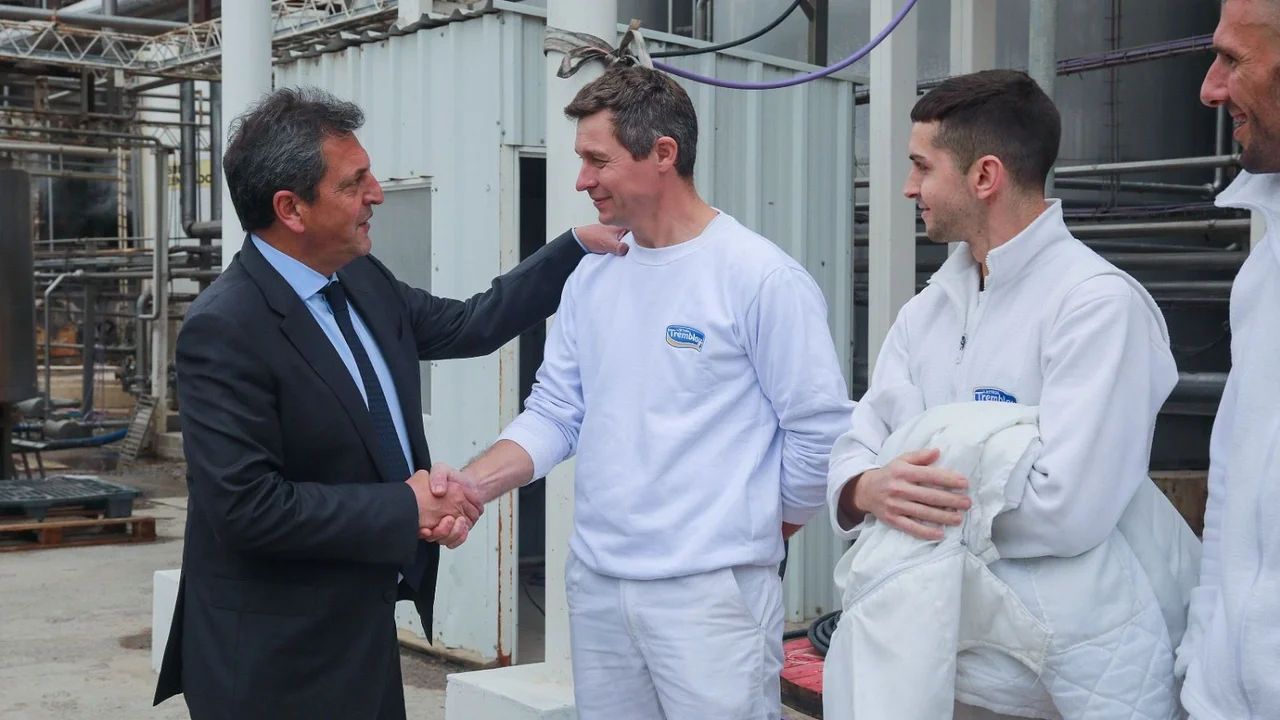 Sergio Massa suspendió las retenciones al sector lácteo por 90 días a cambio de congelar precios