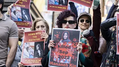 Concentración en septiembre de 2022 en Melbourne protestando en solidaridad con las mujeres iraníes. Foto: Matt Hrkac Concentración en septiembre de 2022 en Melbourne protestando en solidaridad con las mujeres iraníes. Foto: Matt Hrkac