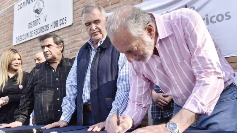 Firman convenios para desarrollar obras de riego en Tucumán por $4.000 millones