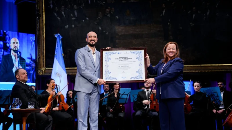 Abel Pintos recibió la mención de Honor Juan Bautista Alberdi en la Cámara de Diputados Abel Pintos recibió la mención de Honor Juan Bautista Alberdi en la Cámara de Diputados