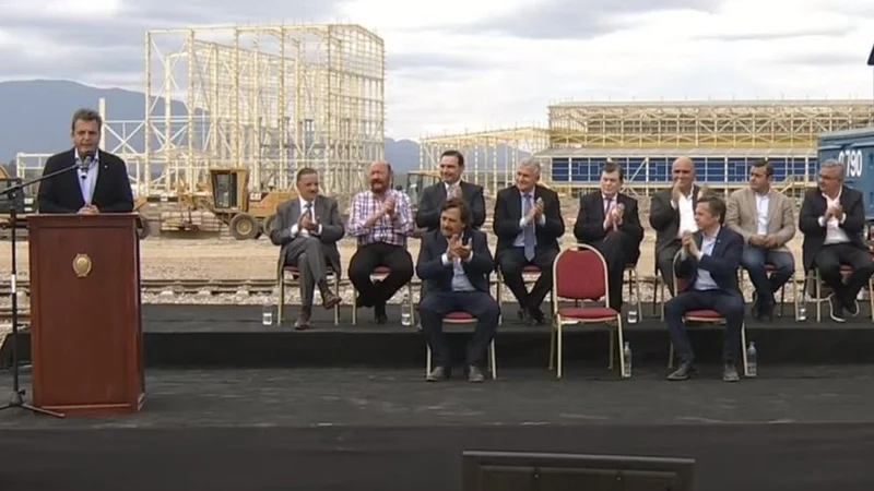 Massa firma en Salta acuerdos energéticos con los gobernadores peronistas y radicales del Norte Grande