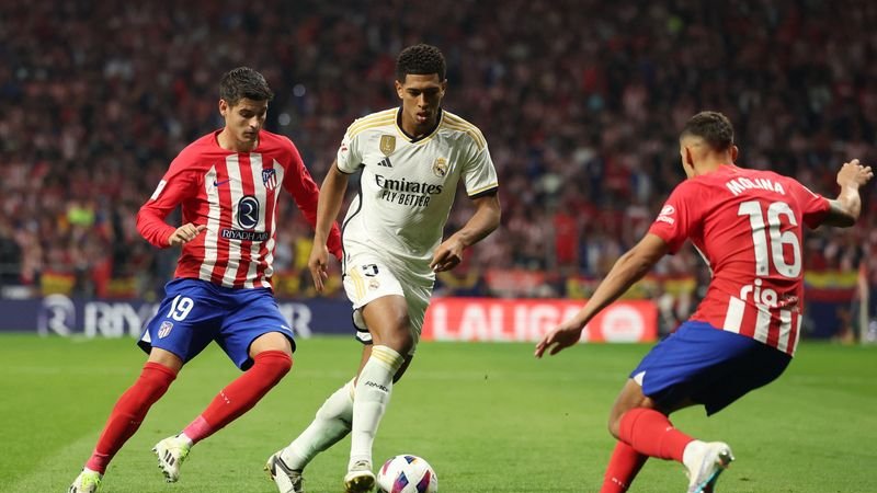 Morata lleva al Atlético a la victoria frente al Madrid en el derbi con un doblete