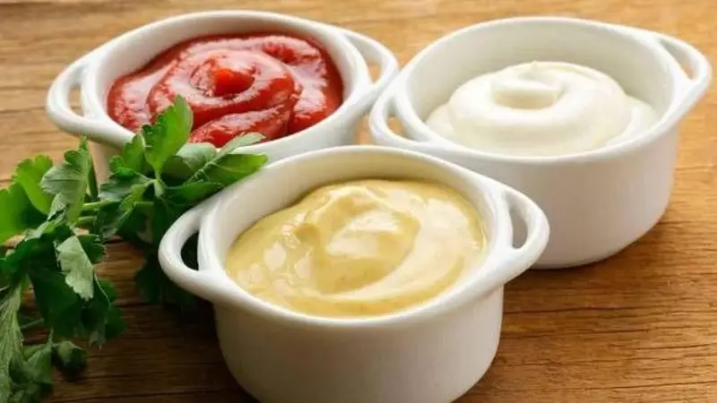 5 salsas irresistibles para tus papas fritas con ingredientes que tenés en tu casa.