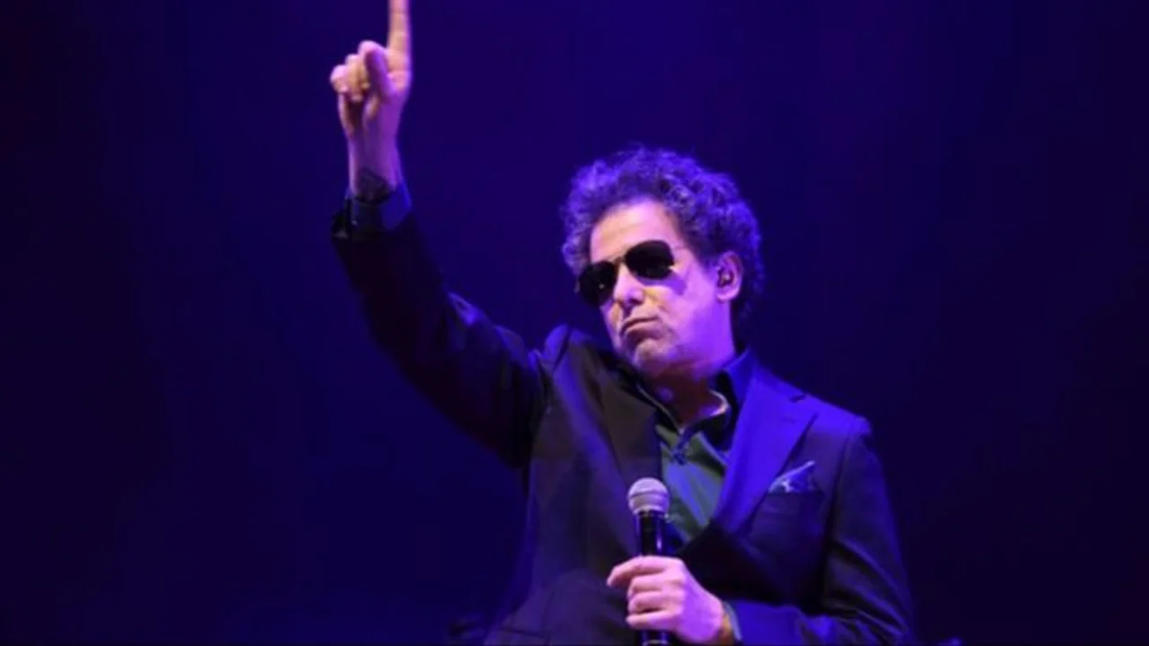 Andrés Calamaro se retiró de los escenarios. Calamaro abandonó un show en Colombia