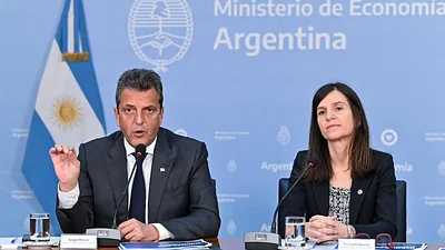 Sergio Massa anunció un bono de 94 mil pesos en dos cuotas para informales: a quiénes alcanza y cómo anotarse Sergio Massa anunció un bono de 94 mil pesos en dos cuotas para informales: a quiénes alcanza y cómo anotarse