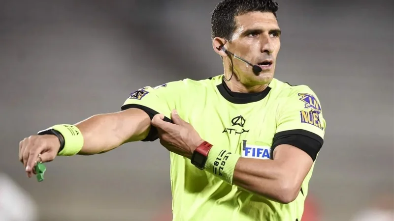 Confirmaron a los árbitros para la fecha de los clásicos: Andrés Merlos irá al Boca vs River