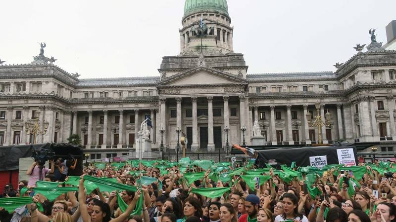 Derogar el aborto.