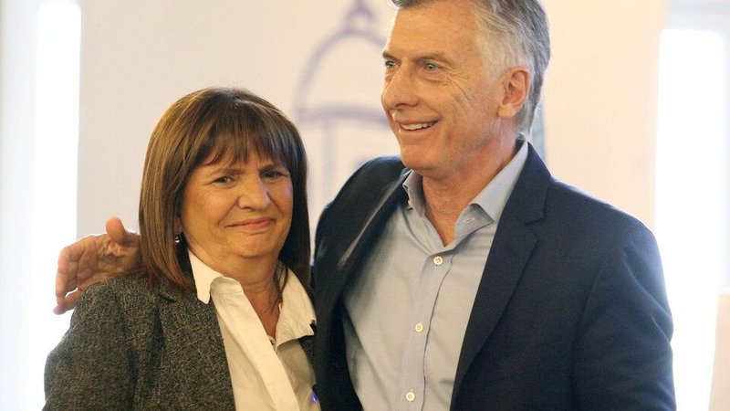 Patricia Bullrich, candidata a la presidencia por Juntos por el Cambio, con el exmandatario Mauricio Macri. Foto: NA.