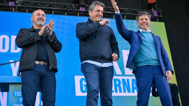 En un acto con Massa y fuerte liturgia peronista, Kicillof pidió poner "un techo" a la oposición en octubre